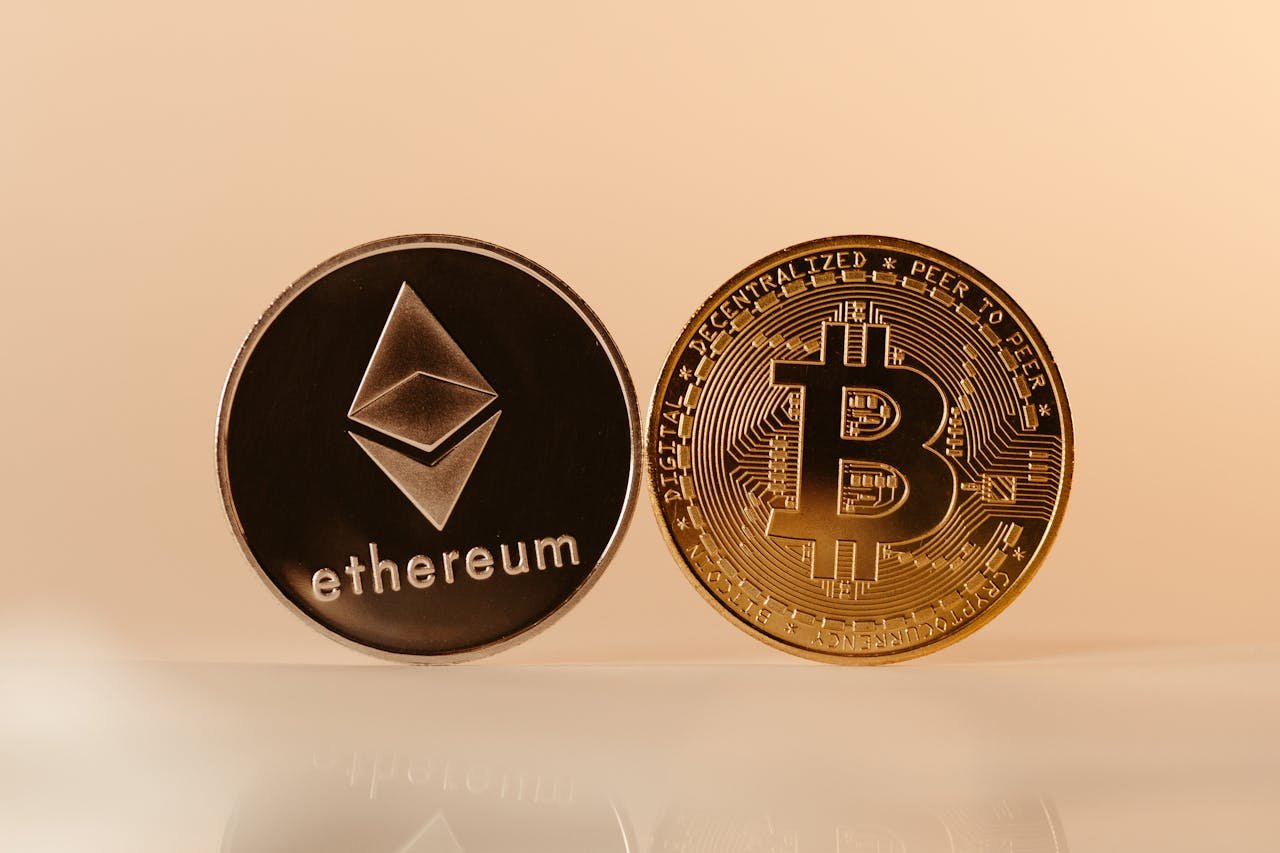 Bitcoin vs Ethereum comparison image for long-term crypto investment
